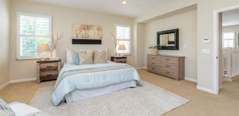 A well arranged and neat bedroom.